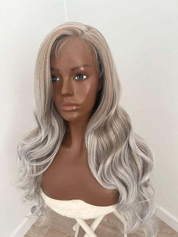 Perruque blonde 2 tons grise et brune lace front raie sur le côté - photo numéro 5