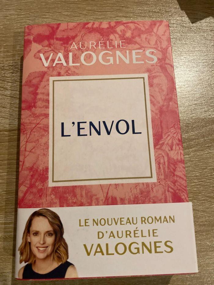 Livres Aurélie Valognes , l envol, né sous une bonne étoile , le tourbillon de la vie - photo numéro 4