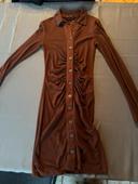 Robe à bouton marron