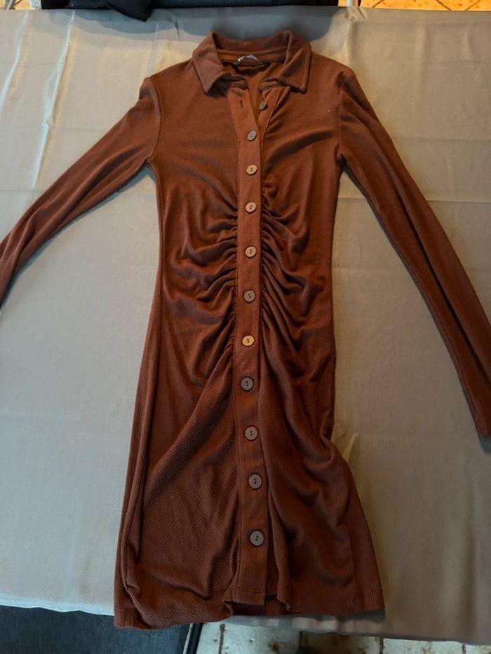 Robe à bouton marron - photo numéro 1