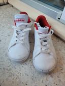 Basket tennis adidas rouge et blanche taille 32