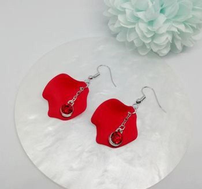 Paire de boucles d'oreilles pétales de coquelicot rouge et strass - photo numéro 4