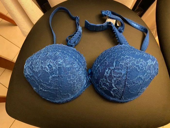 Soutien gorge bleu - photo numéro 1