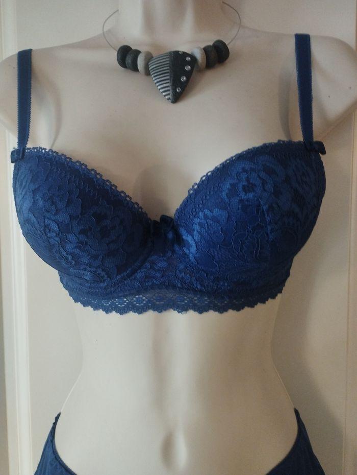 Ensemble lingerie neuf bleu marine avec shorty. 80/85B 38 - photo numéro 2