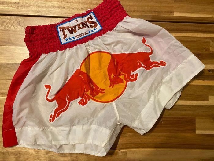 Short de boxe Muay Thaï Twins Red Bull - Taille XL - photo numéro 2