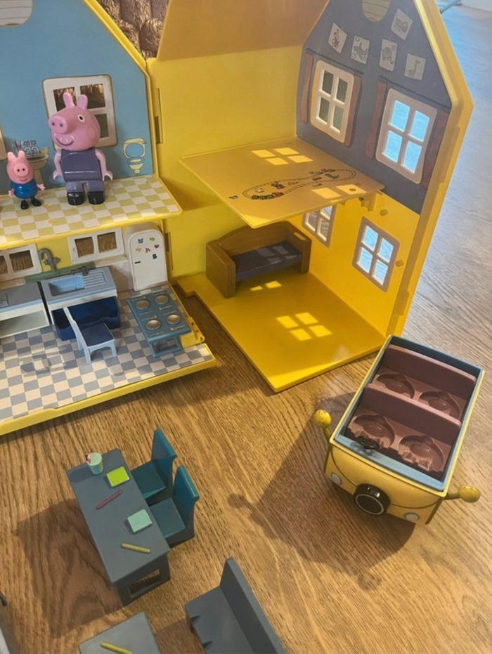 Maison De Luxe Peppa Pig Pliable + Voiture et école - photo numéro 6