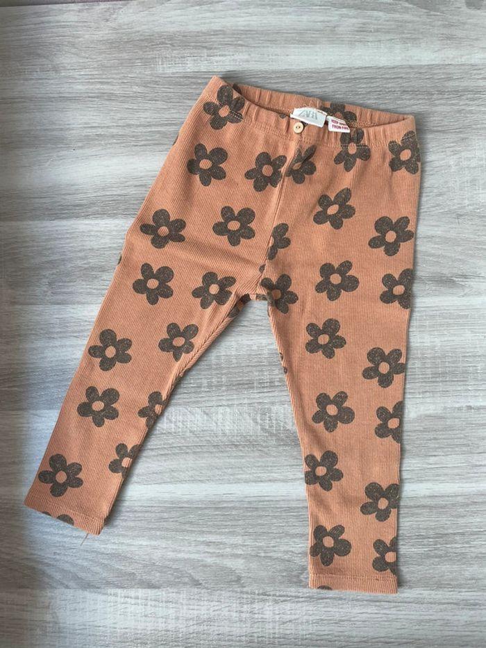 Legging marron/beige à fleurs noires zara bb 18-24 mois - photo numéro 1