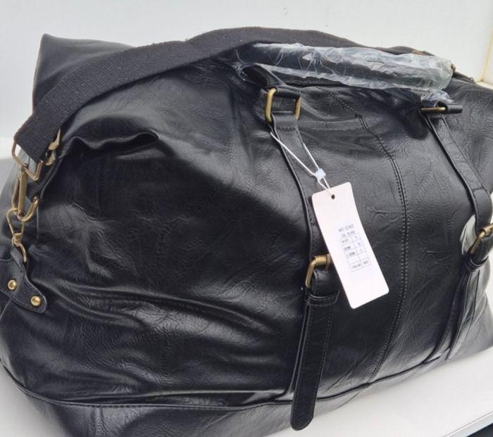 Neuf avec ticket,  grand sac de voyage en cuir pu lisse très bonne qualité moderne - photo numéro 1