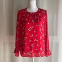 Blouse rouge avec fleurs