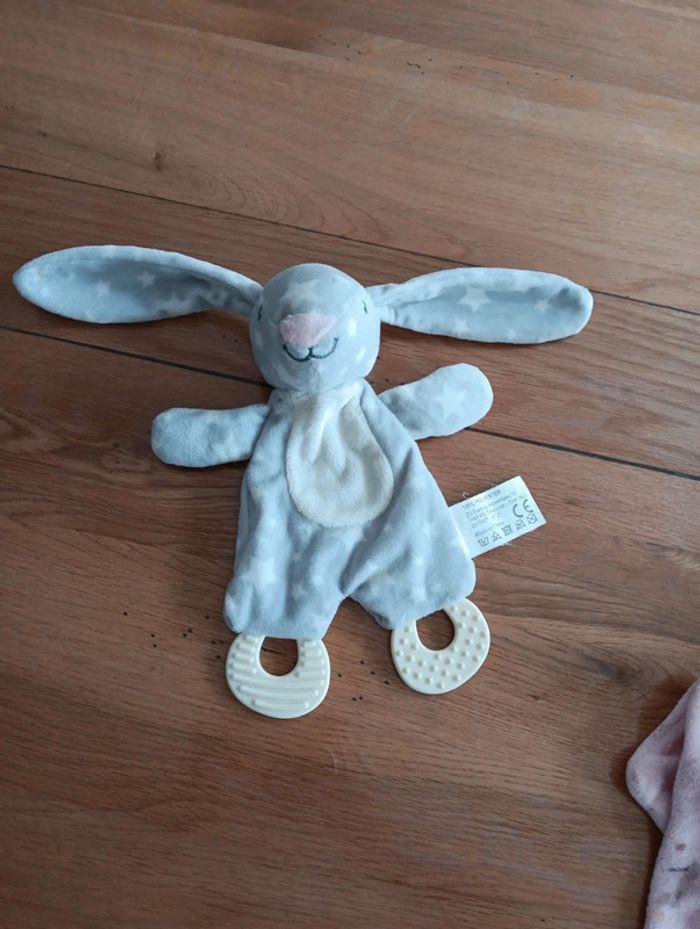 Doudou Lapin anneau de dentition Action (3) - photo numéro 1