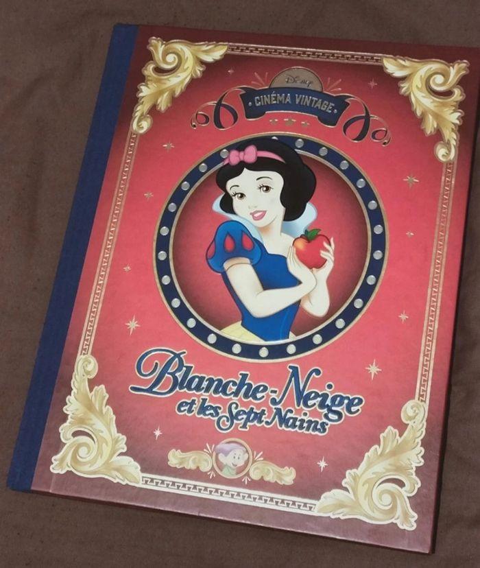 Livre Disney Blanche neige et les 7 nains ERREUR - photo numéro 1