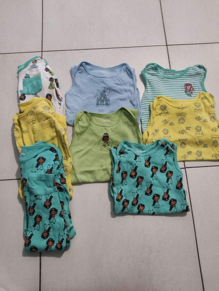 Lot de 6 bodies et 3 pyjamas - photo numéro 1