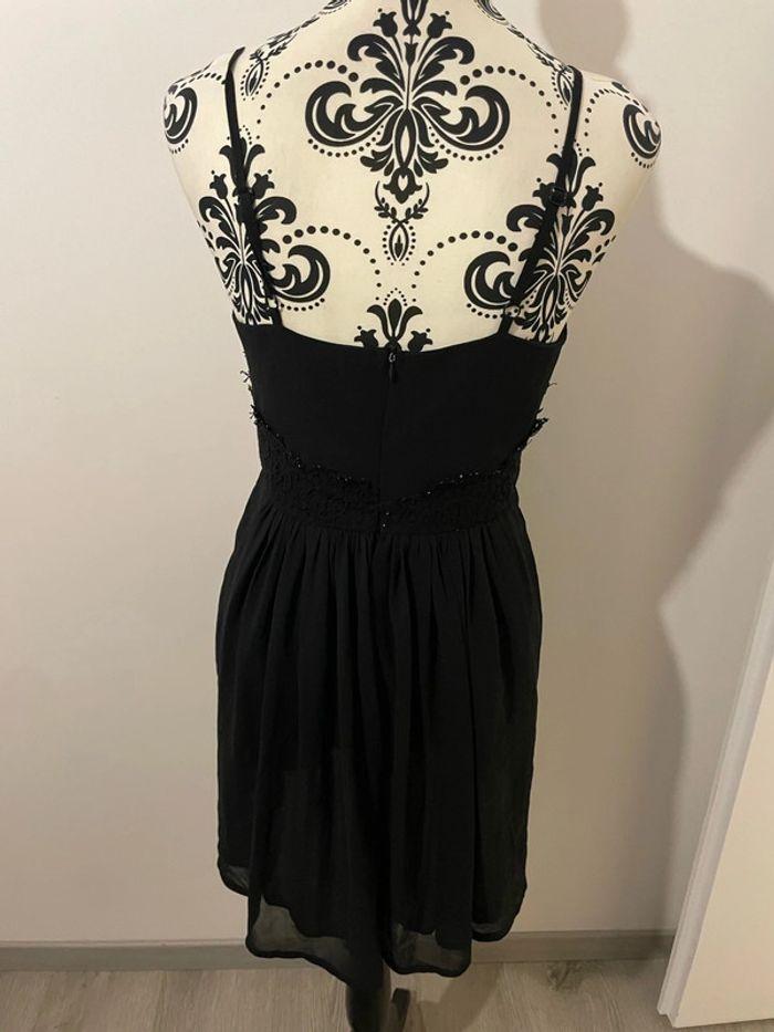 Robe noir à bretelle dentelle côté bas évasé Daisy street taille 38 - photo numéro 4