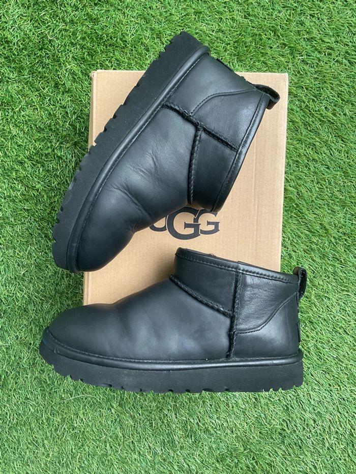 Ugg Classic ultra mini leather cuir black noir size 36 - photo numéro 1