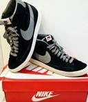 Nike blazer noir et grise en daim 44