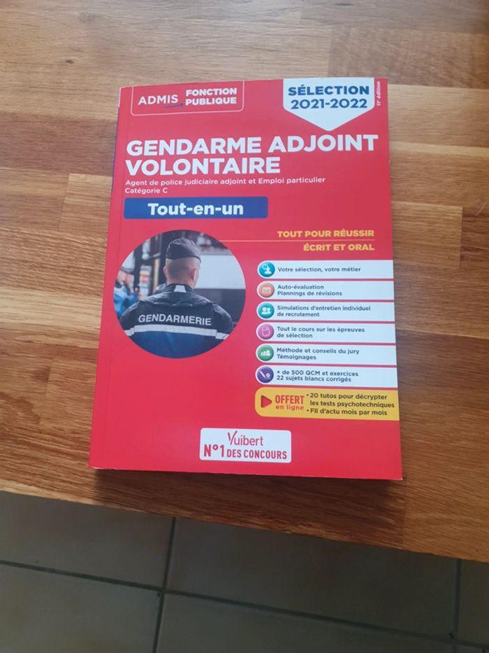 Livre gendarme adjoint volontaire - photo numéro 1