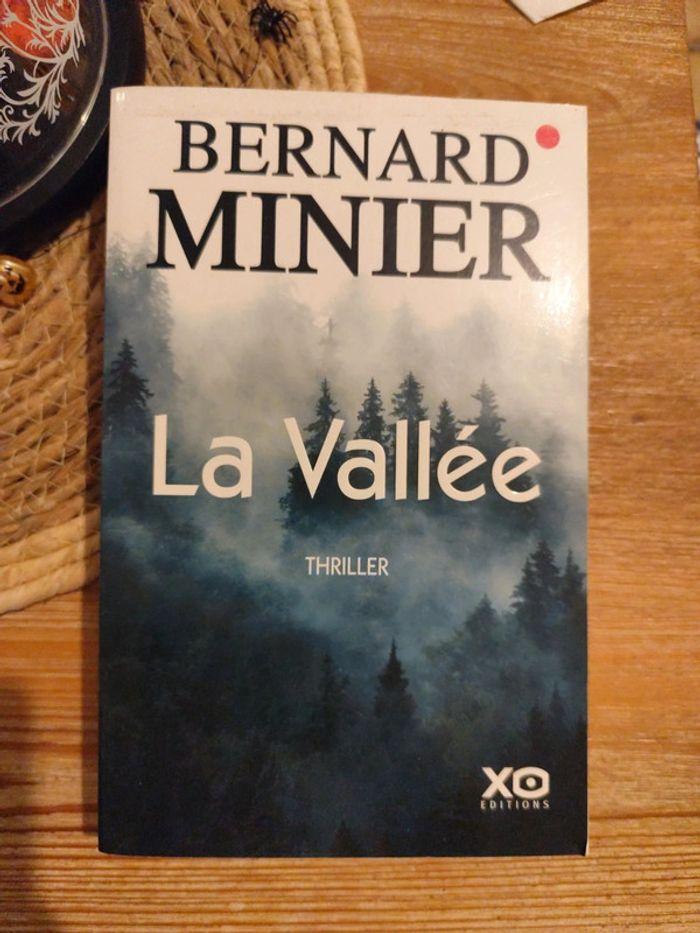 La Vallée - Bernard Minier - photo numéro 1