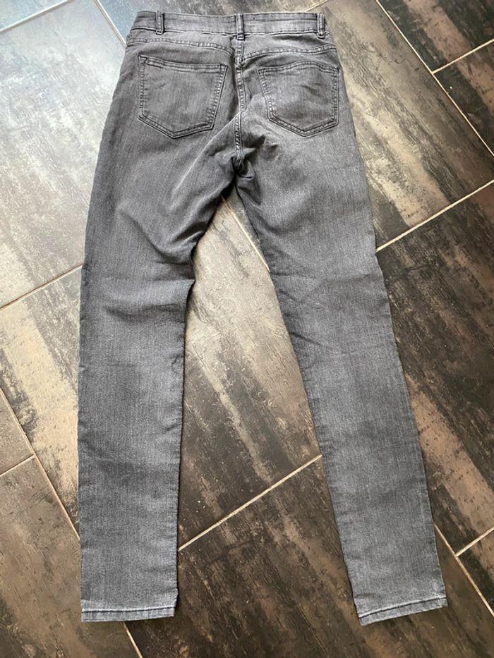 Jeans noir H&M taille 38 en bon état - photo numéro 3