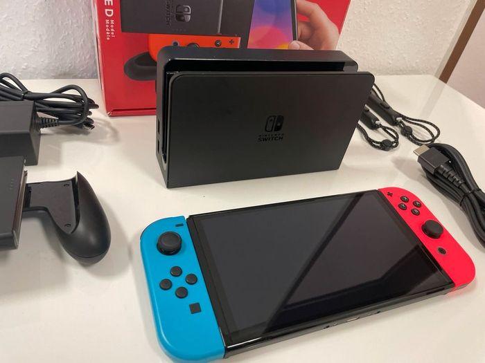 Nintendo Switch OLED Édition (Neuf ) avec jeux et accessoires - photo numéro 8