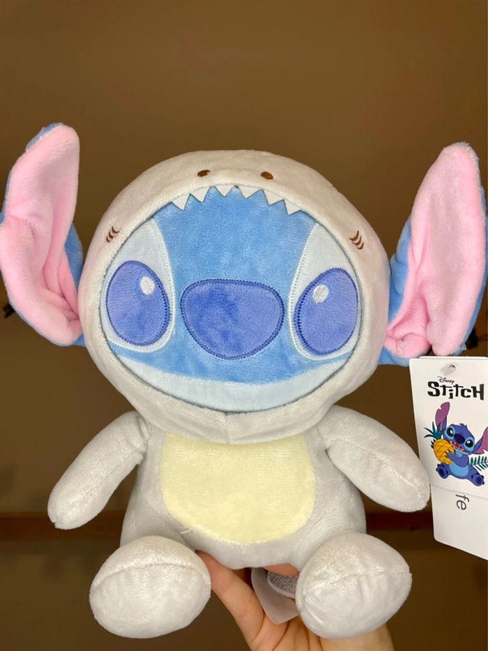 Peluche Disney Stitch déguisement Requin 🦈 - photo numéro 4