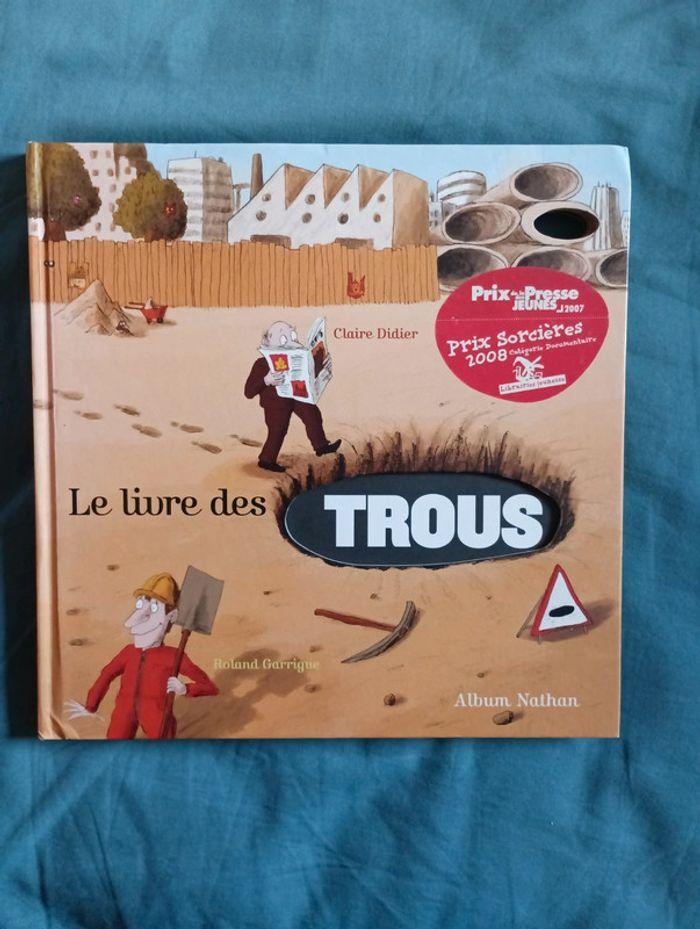 Le livre des trous par Claire Didier et Roland garrigue - photo numéro 2