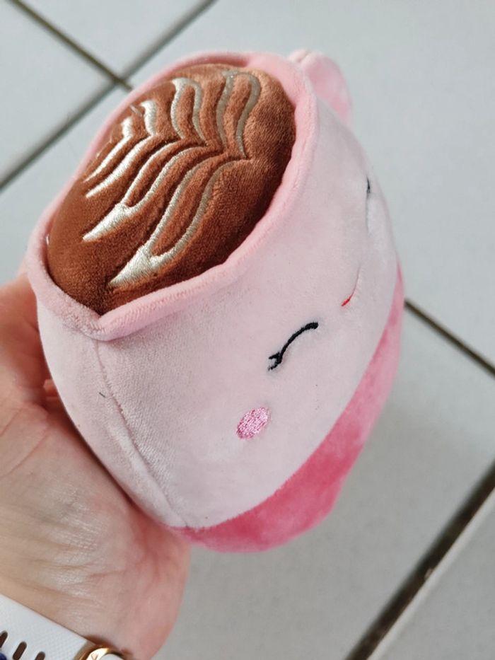 Peluche squishmallow cappuccino tasse rose - photo numéro 2