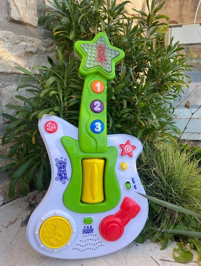 Guitare musicale pour enfant – Amusement garanti ! 🎸 - photo numéro 2