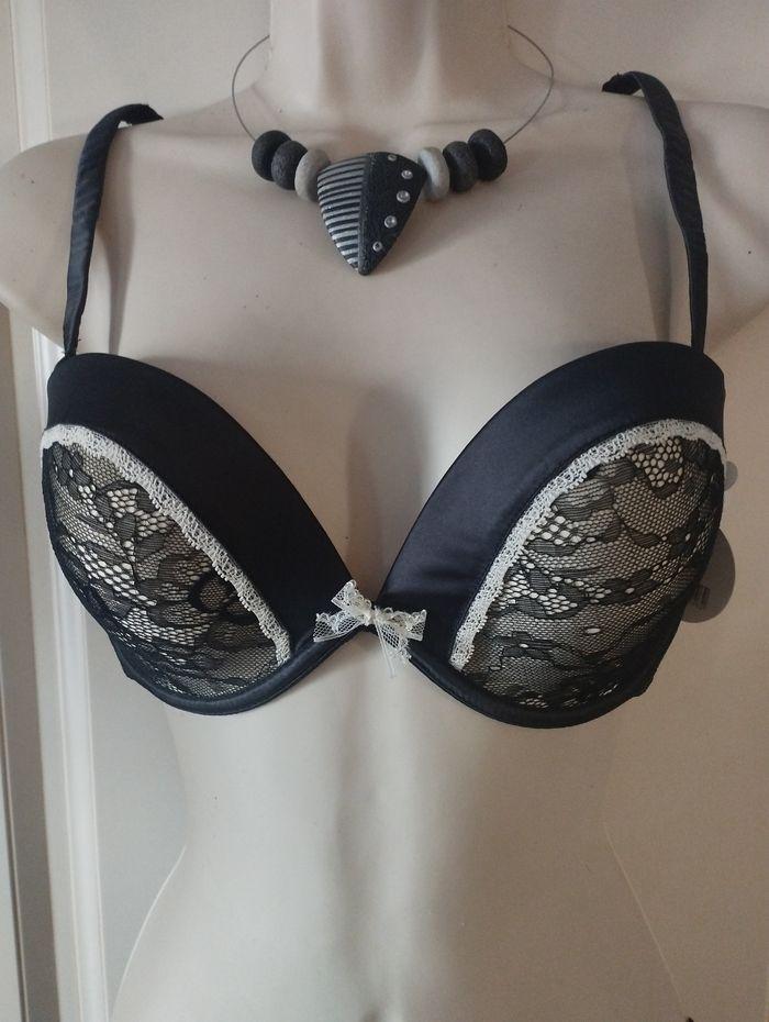 Ensemble de lingerie neuf 90C et 40 pour la culotte shorty - photo numéro 2