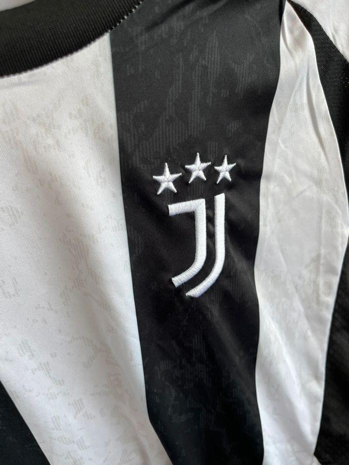 Maillot Juventus neuf Taille L - photo numéro 2