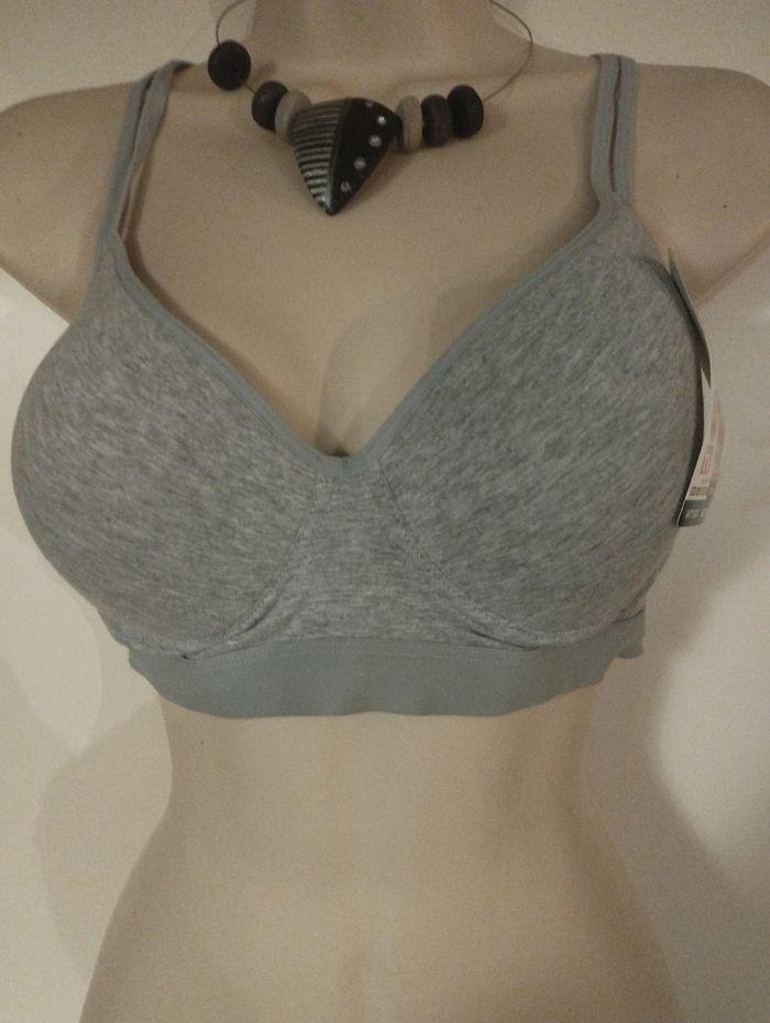 Brassière de sport  neuve femme taille 95C grise dos papillon - photo numéro 2