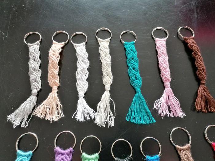 Cadeau porte-clés macramé de différentes couleurs - photo numéro 3