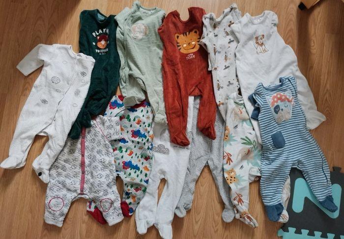 Lot pyjamas velours 12 mois - photo numéro 2