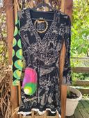 Superbe robe Desigual taille M (40) noire et blanche avec touches de couleurs