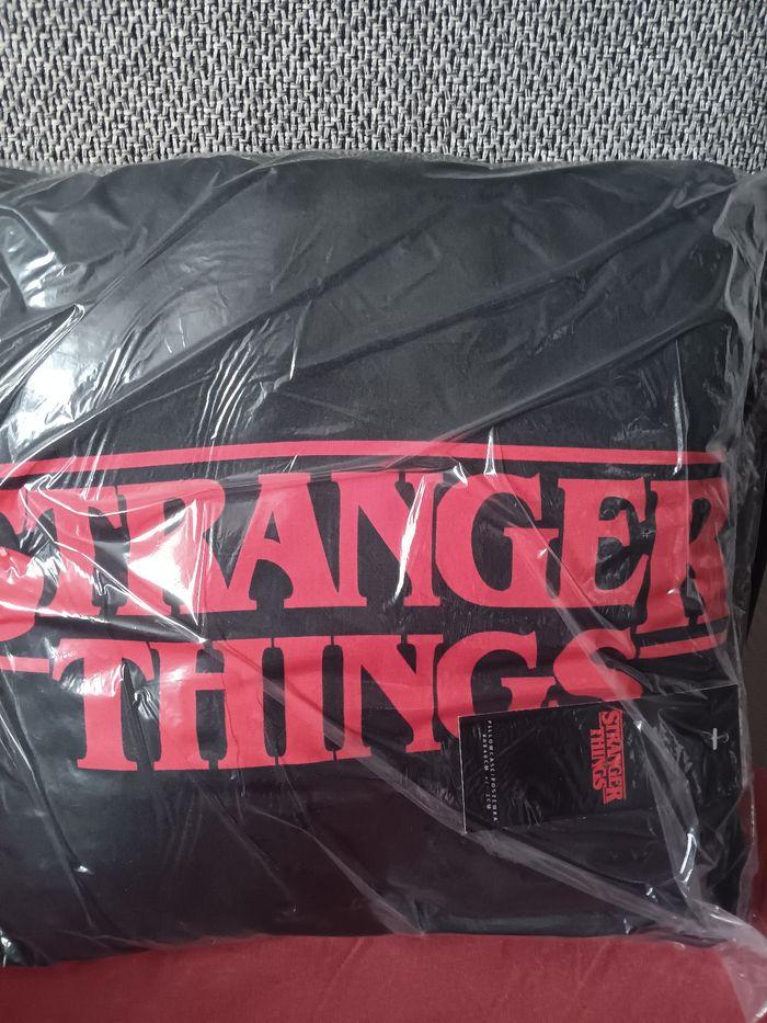 Coussin stranger thing - photo numéro 3