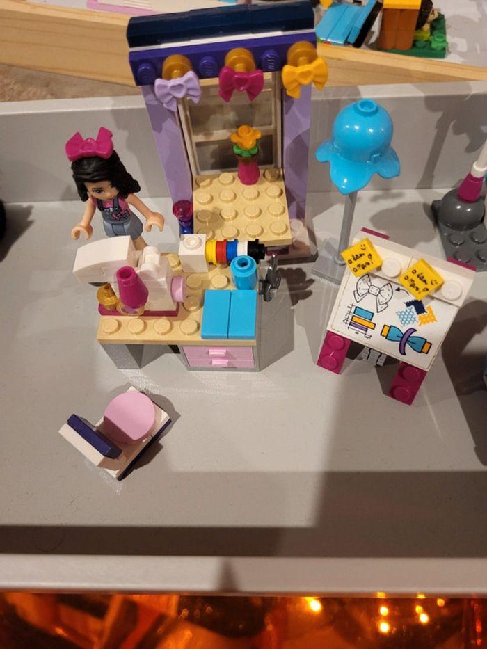 Lego  friend avec son atelier et minifigurine