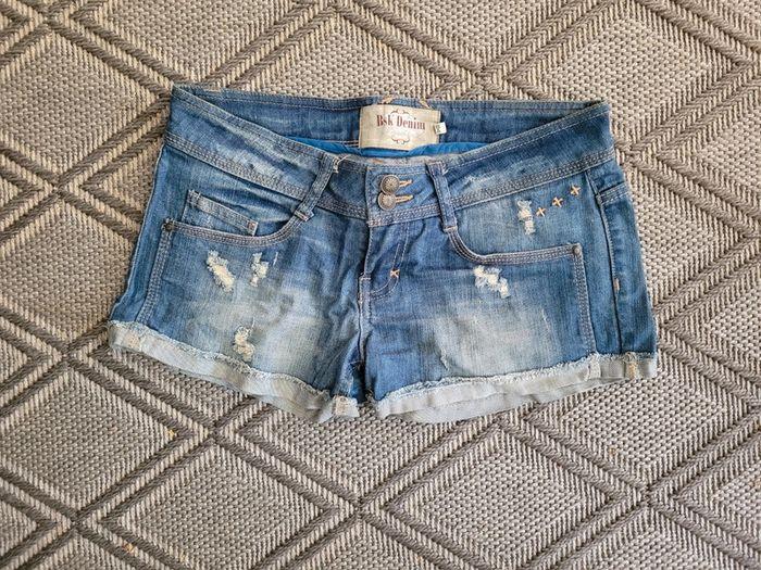 🌻 Mini short en jean taille 36 Bershka - photo numéro 1