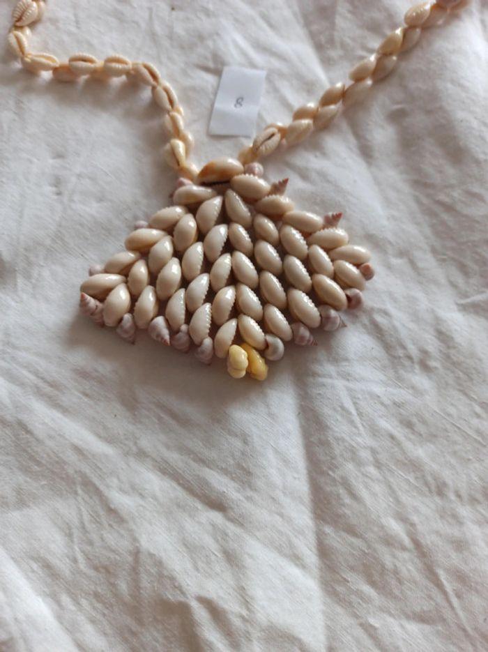 Collier en coquillages - photo numéro 2