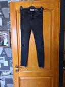 Jean skinny troué taille S 36 (EUR)