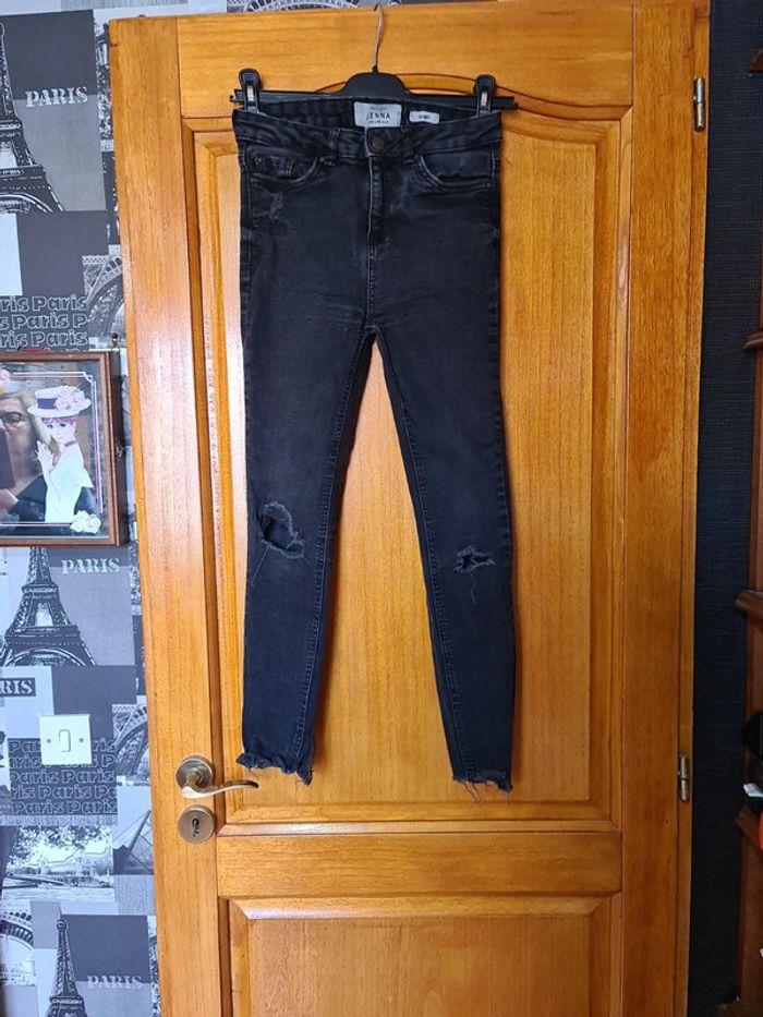 Jean skinny troué taille S 36 (EUR) - photo numéro 1