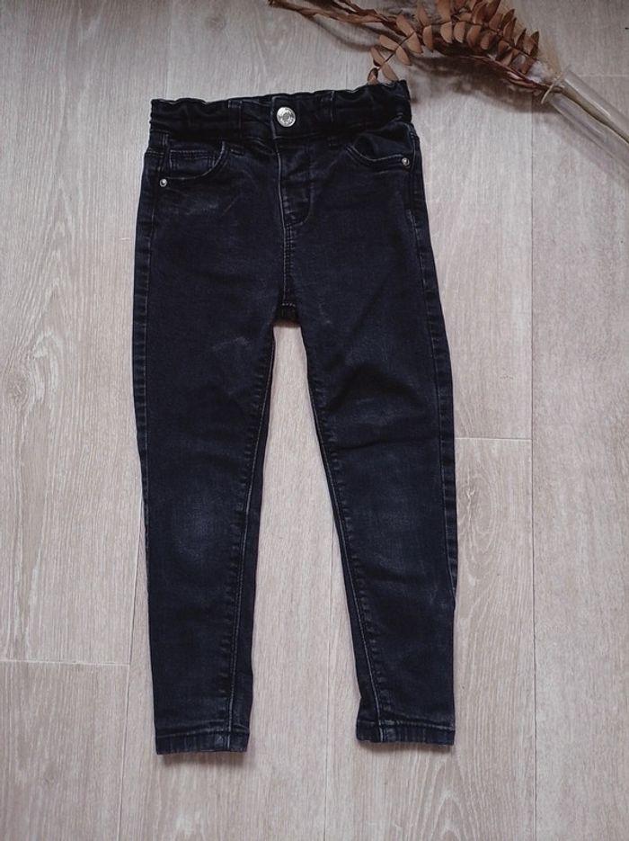 Jeans 3/4 ans - photo numéro 1