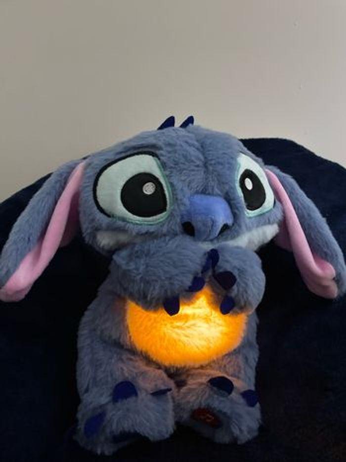 Peluche lumineuse Disney Stitch qui respire + Calendrier de l’Avent de noël Disney Stitch - photo numéro 4