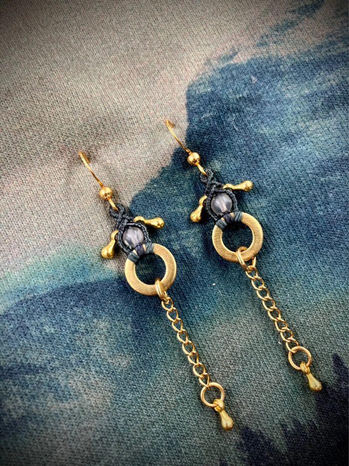 Boucles d’oreilles pendantes chaînes en macramé avec pierres d’Agate blanche - photo numéro 3