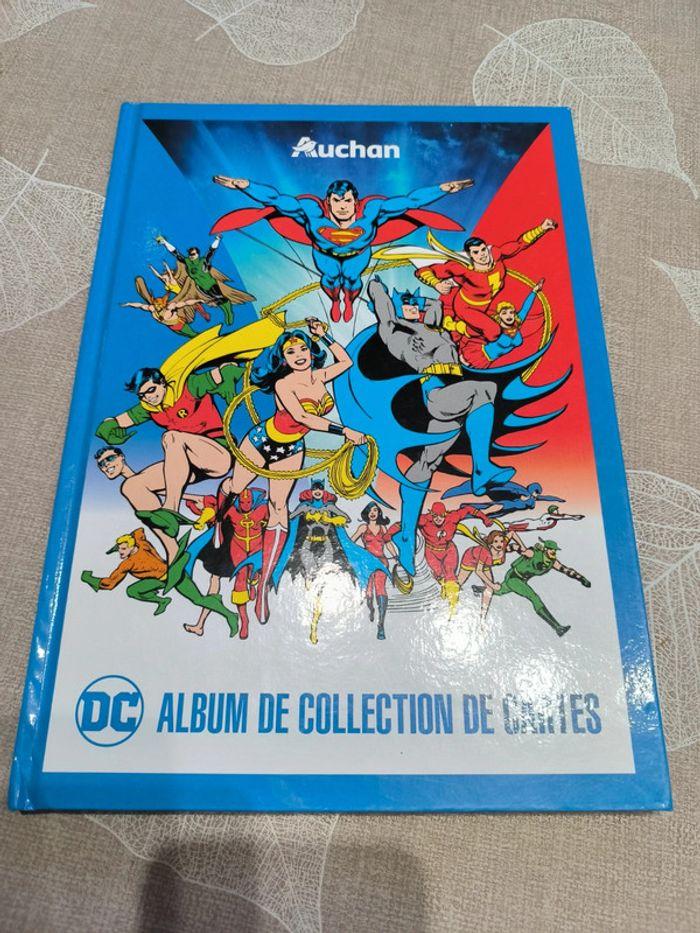 2022 Marvel Livre album de collection de cartes Marvel auchan DC Comics - photo numéro 1