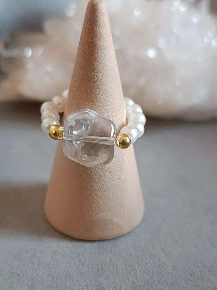 Jolie petite bague en perle - photo numéro 2