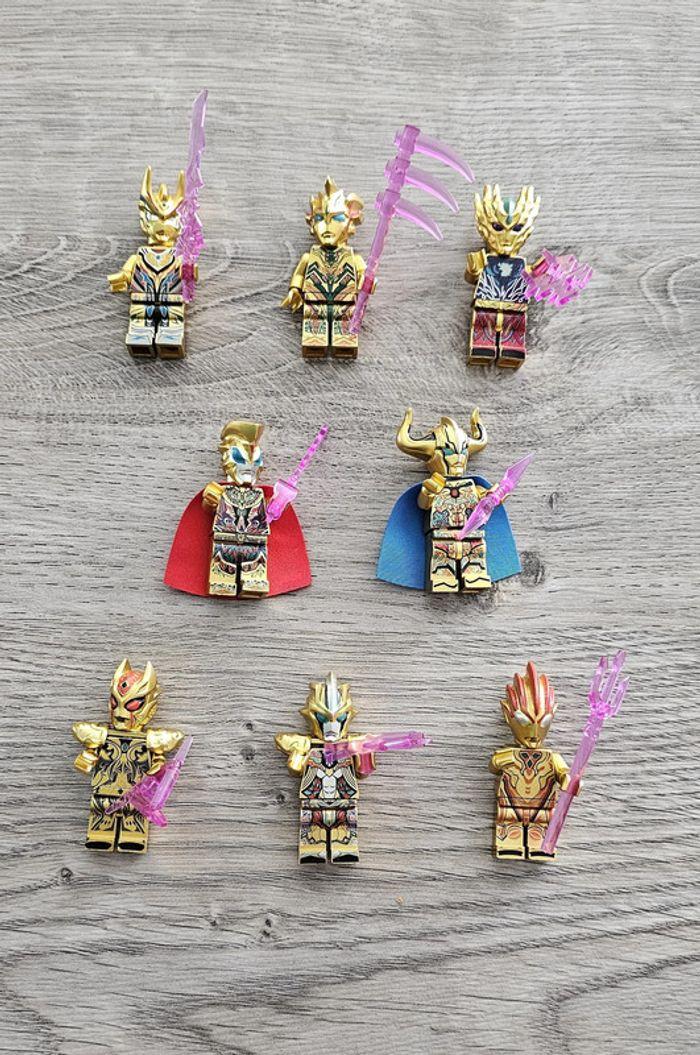 Lot de 8 minifigurines guerriers de l'espace dorés (compatible Lego)