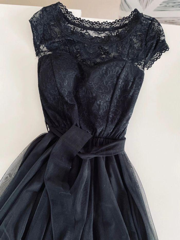 Robe de soirée en tulle et dentelle - photo numéro 4