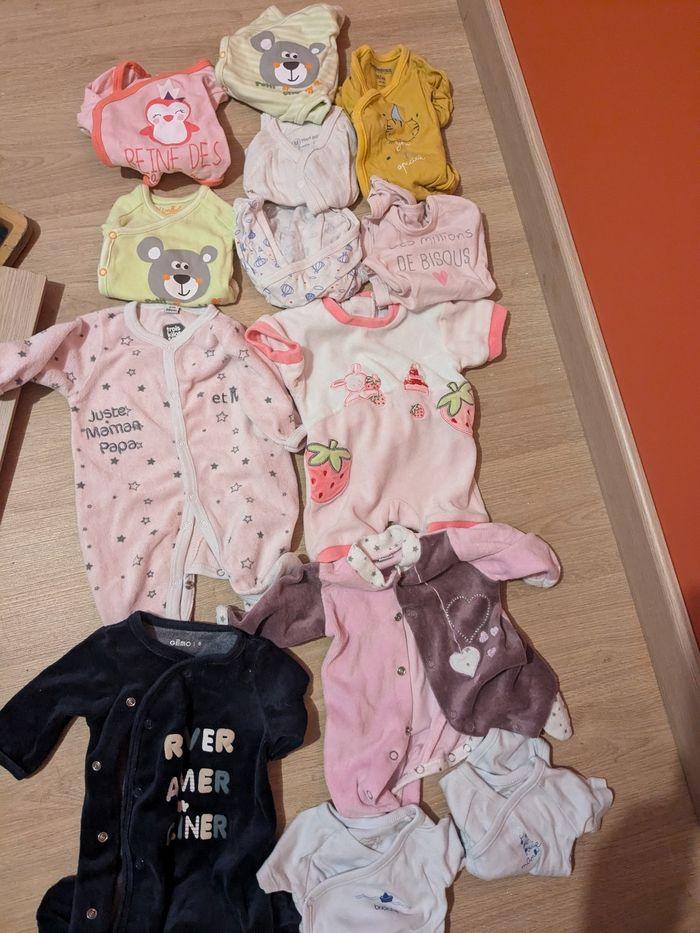 Lot de bodies et pyjamas naissance - photo numéro 3