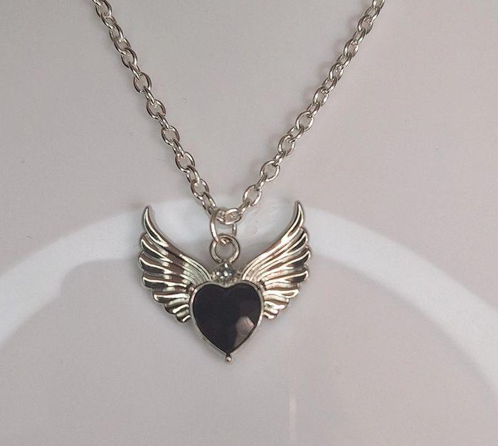 Collier coeur noir avec ailes - photo numéro 2