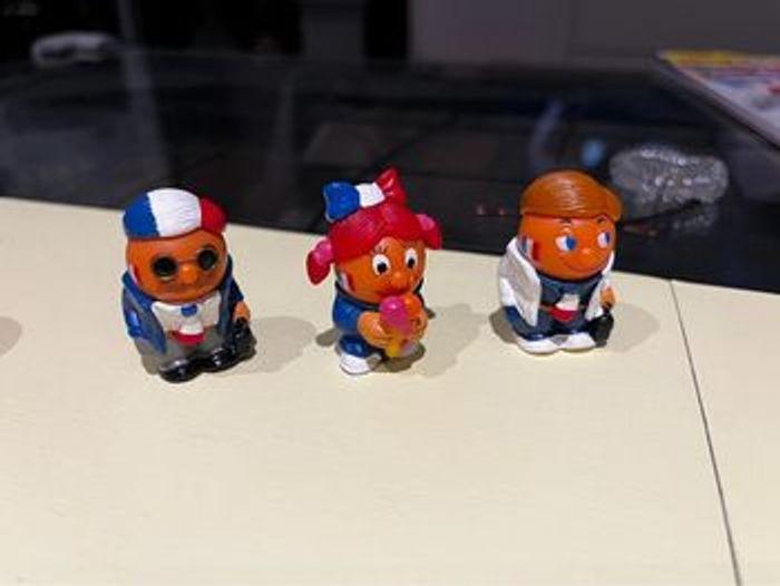 Jouet 11 figurines kinder surprise Fanna d’foot année 2002 - photo numéro 3