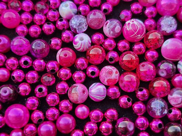 Perles fuchsia - photo numéro 3